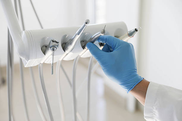 Professional Tooth Extraction technician working in Kechi, KS